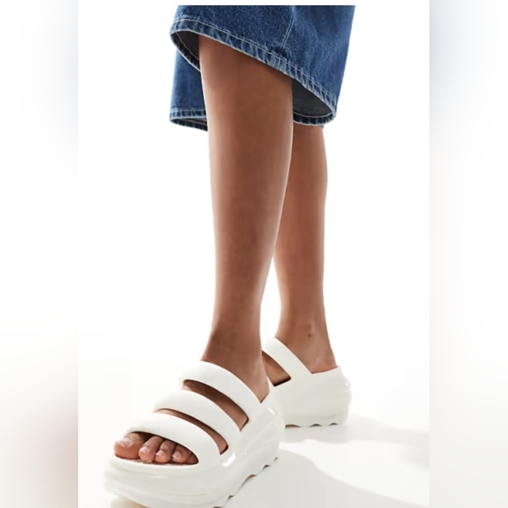 Size 8 Women's Crocs Mega  White Chunky Slide Sandals